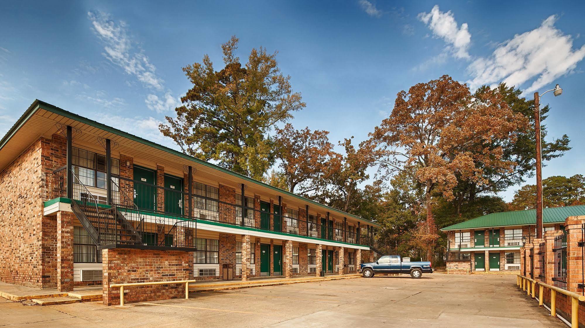 The Winnfield Lodge Экстерьер фото